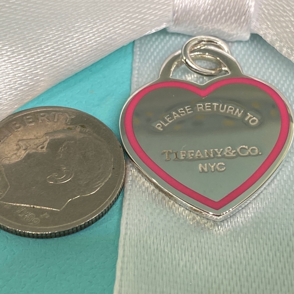 Tiffany & Co. Return to Tiffany® Medium pink Enamel Heart Charm NEW IN BOX - Picture 4 of 6